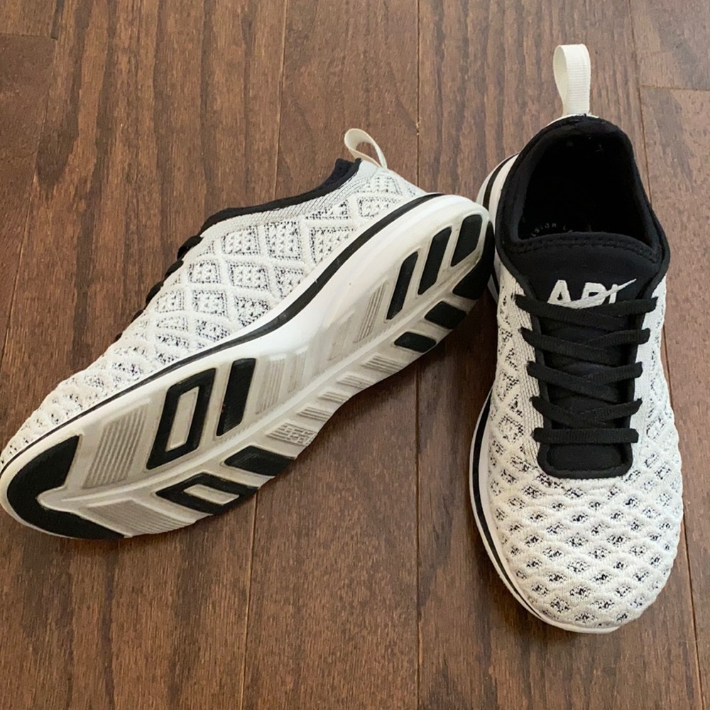 APL Women's Techloom Phantom Running Shoe. SIZE 5. LIKE NEW